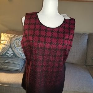 BNWT Ricki's red and black houndstooth sleeveless top. Sz. XL